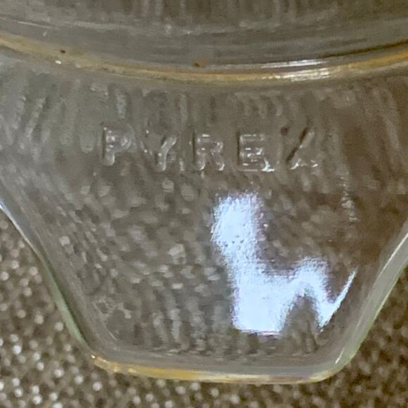 Vintage Pyrex Daisy Sunflower Casserole Dish Glass Lid 470-C Round Yellow Orange - Picture 3 of 6